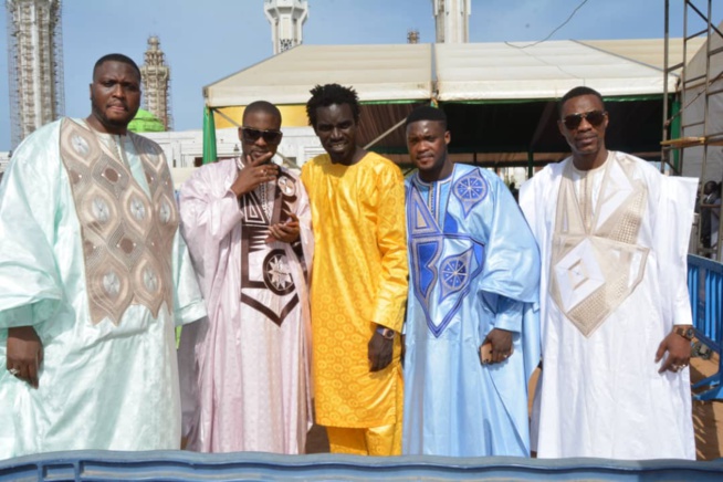 Le Directeur de l'OMART, Tange Tandian et le fils de Madické Niang, Allé à la priére de la Tabaski à Massalikoul Djinane. Le Directeur de l'OMART, Tange Tandian et le fils de Madické Niang, Allé à la priére de la Tabaski à Massalikoul Djinane.
