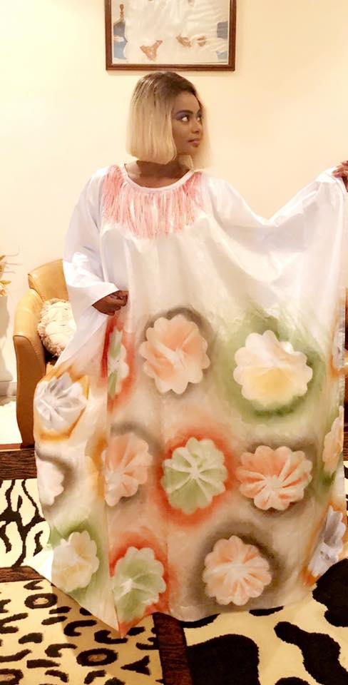  Tabaski 2019 : Merry Bey Diouf toute rayonnante dans son jolie Grand Boubou Sagnsé sénégalaise lui va à merveille…