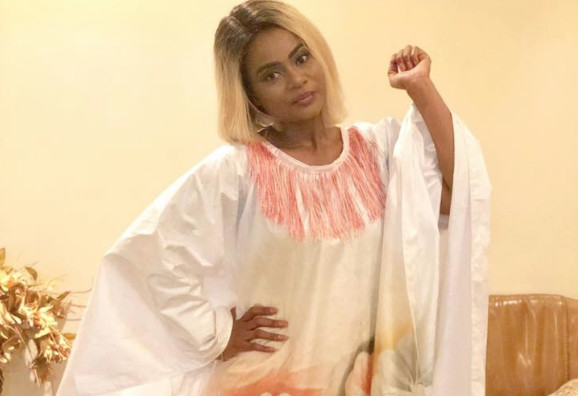  Tabaski 2019 : Merry Bey Diouf toute rayonnante dans son jolie Grand Boubou Sagnsé sénégalaise lui va à merveille…