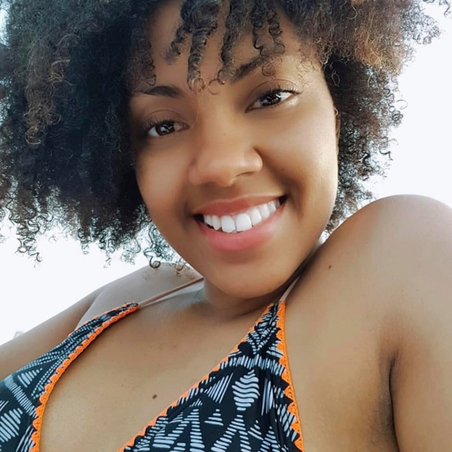 Mœurs : Les vacances de Kira loin des yeux Mœurs : Les vacances de Kira loin des yeux