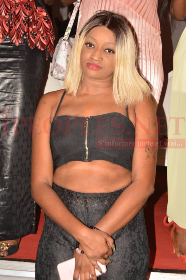 L’habillement de Kiné Badiane l’Ex femme de Eumeudy défraie la chronique sur la toile L’habillement de Kiné Badiane l’Ex femme de Eumeudy défraie la chronique sur la toile