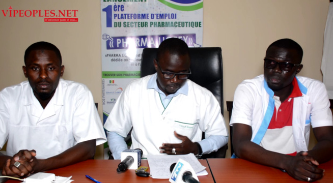 L’Union des Jeunes pharmaciens du Sénégal (UJPS) tirent sur le commissaire Sankharé L’Union des Jeunes pharmaciens du Sénégal (UJPS) tirent sur le commissaire Sankharé