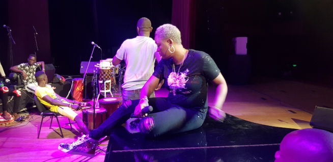 GRAND THEATRE: Titi en mode balace à quelques heures avant le grand spectacles.