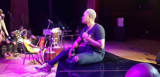 GRAND THEATRE: Titi en mode balace à quelques heures avant le grand spectacles.