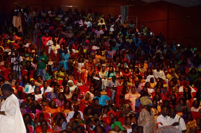 Sénégal: Sublime, gigantesque, flamboyante Titi au Grand Théâtre de Dakar. Sénégal: Sublime, gigantesque, flamboyante Titi au Grand Théâtre de Dakar.