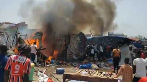 Vidéo-urgent :Incendie au marché des ambulants du rond point liberté 6