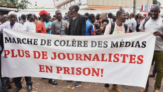 Guinée: l'interpellation d'un journaliste rouvert le débat sur la dépénalisation des délits de presse Guinée: l'interpellation d'un journaliste rouvert le débat sur la dépénalisation des délits de presse