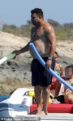 Vacances : Ronaldo au ventre rond…