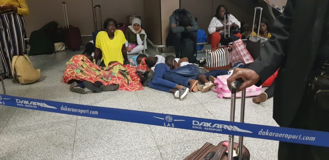 AIBD : Une passerelle fissure un réacteur d’un avion, les passagers abandonnés à leur sort