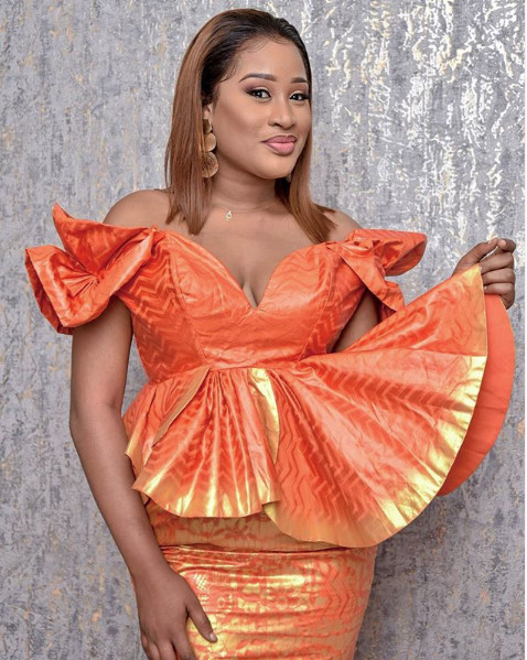 Esther Ndiaye alias Racky de la série » MDHM » rayonnante Sagnsé Sénégalaise à couper le souffle Esther Ndiaye alias Racky de la série » MDHM » rayonnante Sagnsé Sénégalaise à couper le souffle