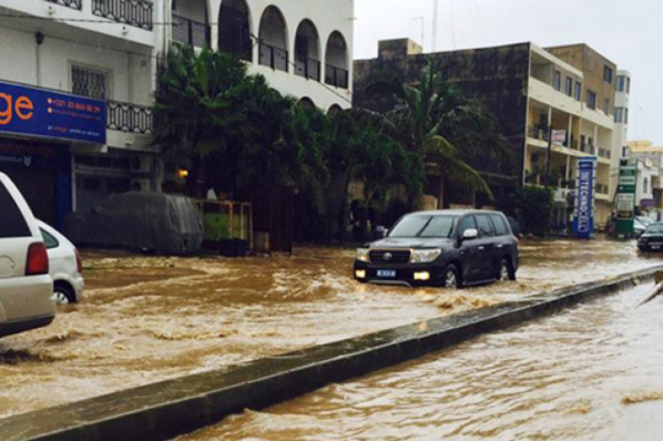 Marché Gueule-Tapée après la plui : Une odeur nauséabonde se dégage du mélange des eaux de pluie et de celles des fosses septiques