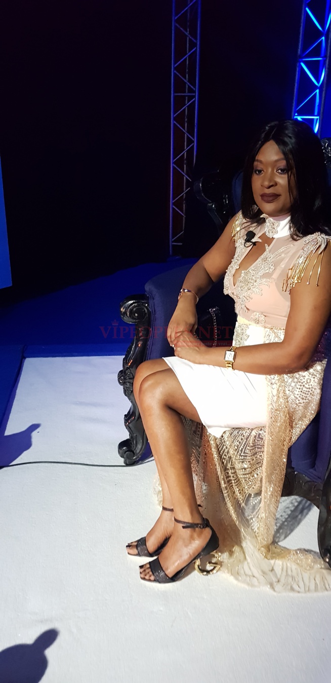 Titi rayonnante encore illumine le plateau de Célébrité en Ligne, la nouvelle émission sur la 2STV. Titi rayonnante encore illumine le plateau de Célébrité en Ligne, la nouvelle émission sur la 2STV.