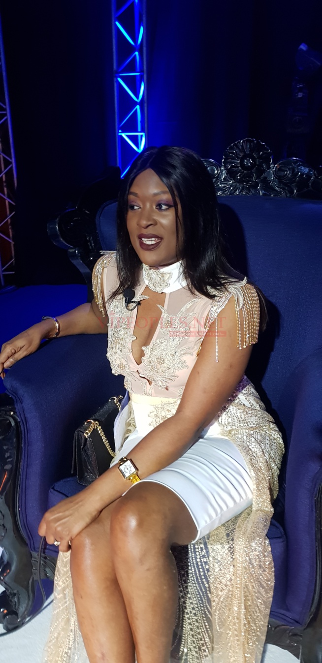 Titi rayonnante encore illumine le plateau de Célébrité en Ligne, la nouvelle émission sur la 2STV. Titi rayonnante encore illumine le plateau de Célébrité en Ligne, la nouvelle émission sur la 2STV.