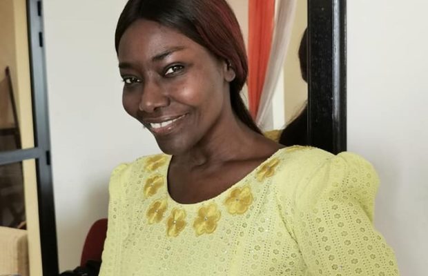 Coumba Gawlo Seck , pose sans maquillage et enflamme le web Coumba Gawlo Seck , pose sans maquillage et enflamme le web