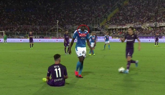 Naples Vs Fiorentina : Kalidou Koulibaly accusé d’avoir craché sur son adversaire, Riccardo Sottil Naples Vs Fiorentina : Kalidou Koulibaly accusé d’avoir craché sur son adversaire, Riccardo Sottil