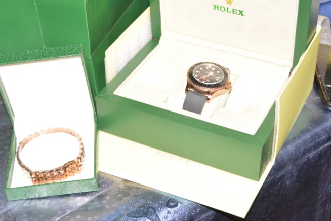 Le cadeau de ColÃÂ© Faye patronne de COBRA BEAUTY HAIR ÃÂ  son frÃÂ©re Tange Tandian pour son anniversaire: Une montre et bracelet ROLEXE d'une valeur de 3000 EUROS.