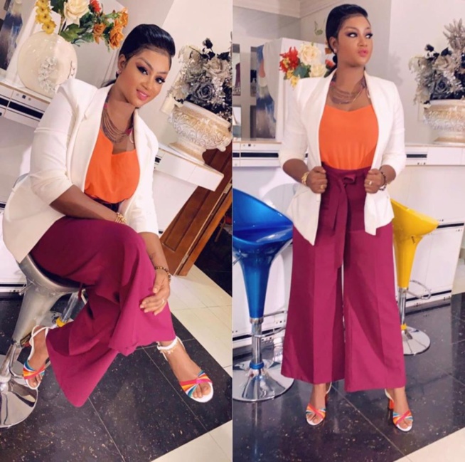 La ravissante Adja Astou toute fraîche et envoûtante souffle une nouvelle bougie aujourd’hui La ravissante Adja Astou toute fraîche et envoûtante souffle une nouvelle bougie aujourd’hui