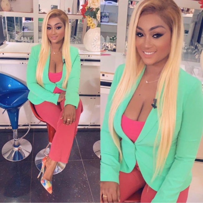 La ravissante Adja Astou toute fraîche et envoûtante souffle une nouvelle bougie aujourd’hui La ravissante Adja Astou toute fraîche et envoûtante souffle une nouvelle bougie aujourd’hui