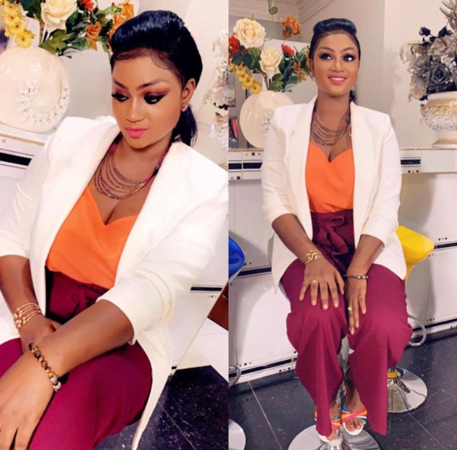 La ravissante Adja Astou toute fraîche et envoûtante souffle une nouvelle bougie aujourd’hui La ravissante Adja Astou toute fraîche et envoûtante souffle une nouvelle bougie aujourd’hui