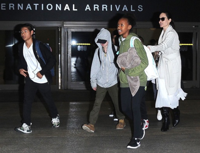 Angelina Jolie complètement dévastée d'être séparée de son fils Maddox Angelina Jolie complètement dévastée d'être séparée de son fils Maddox