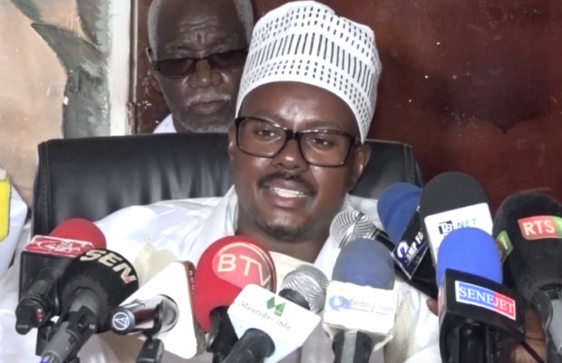 VIDÉO – CHEIKH BASS LISTE SES INQUIÉTUDES : « Touba est inondée… des forages sont en panne… l’électrification est encore parcellaire…