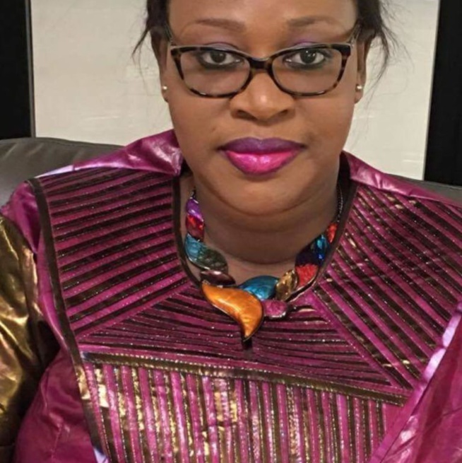 Un an de plus ça se fête: Nene Fatoumata Tall, ministre de la jeunesse souffle une bougie de plus.