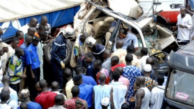 Urgent – Encore un grave accident sur la Vdn 3, à hauteur de Yoff Camberène ! Urgent – Encore un grave accident sur la Vdn 3, à hauteur de Yoff Camberène !