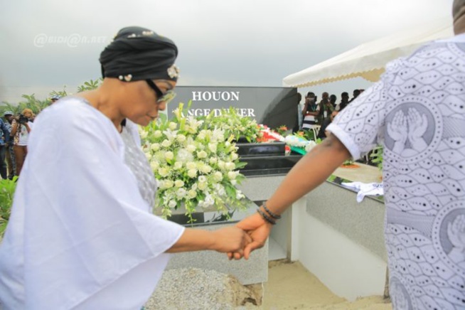 la tombe de Dj Arafat profanée par des individus après l’inhumation la tombe de Dj Arafat profanée par des individus après l’inhumation