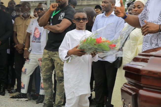 la tombe de Dj Arafat profanée par des individus après l’inhumation la tombe de Dj Arafat profanée par des individus après l’inhumation