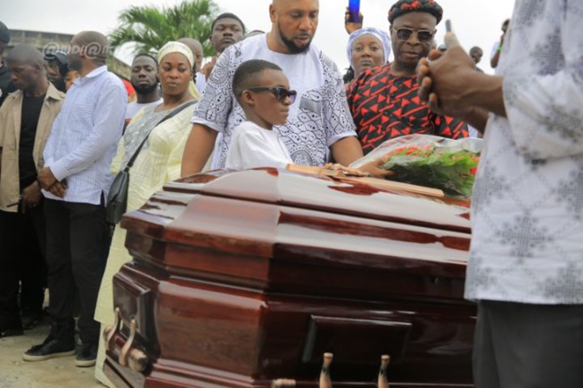 la tombe de Dj Arafat profanée par des individus après l’inhumation la tombe de Dj Arafat profanée par des individus après l’inhumation