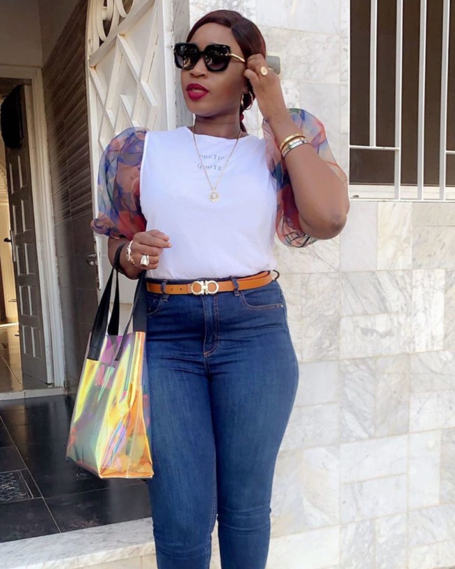 Aida Samb fière de ses rondeurs, met en avant ses atouts de femme Aida Samb fière de ses rondeurs, met en avant ses atouts de femme