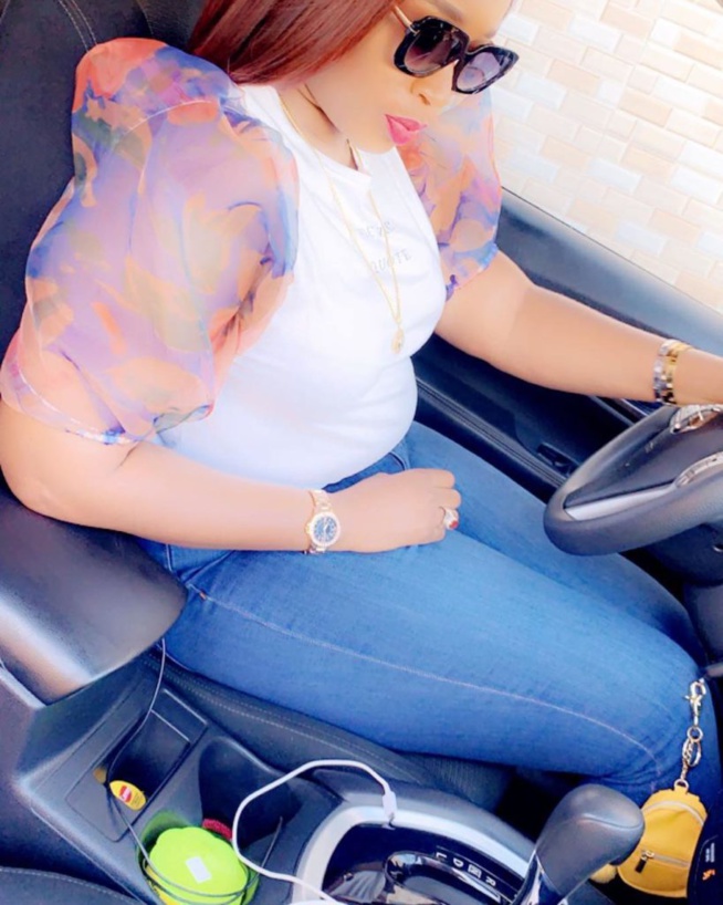 Aida Samb fière de ses rondeurs, met en avant ses atouts de femme Aida Samb fière de ses rondeurs, met en avant ses atouts de femme