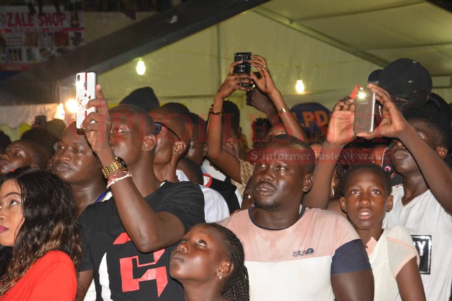 HLM: Waly Seck remonte les bretelles à la population avec le futur maire Mame Cheikh Mbaye bou El Hadj Mansour. HLM: Waly Seck remonte les bretelles à la population avec le futur maire Mame Cheikh Mbaye bou El Hadj Mansour.