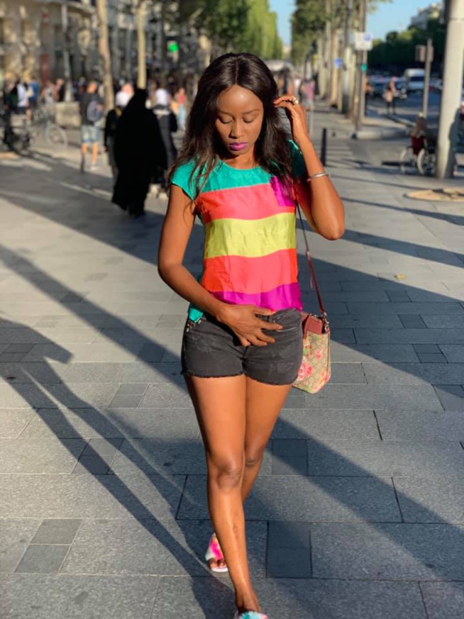 France : Quenn Bizz en mini sous fesse et une tenue qui risque de créer une polémique … France : Quenn Bizz en mini sous fesse et une tenue qui risque de créer une polémique …