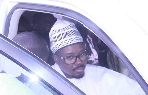 Vidéo : Serigne Bass Abdou Khadre reçoit les bernedés de Sokhna Aida pour le Magal de Serigne Abdou Khadr Vidéo : Serigne Bass Abdou Khadre reçoit les bernedés de Sokhna Aida pour le Magal de Serigne Abdou Khadr