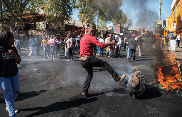 Afrique du Sud : Quand les noirs s’en prennent à leurs frères ! Afrique du Sud : Quand les noirs s’en prennent à leurs frères !