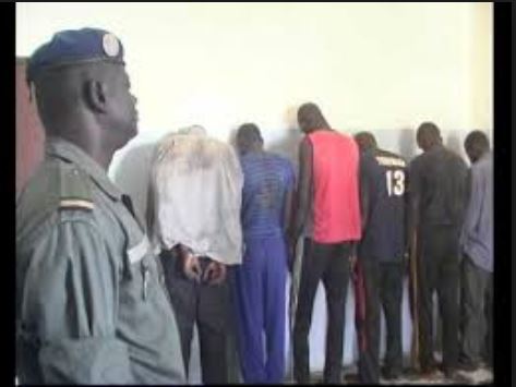 Mbour : 5 faussaires arrêtés avec des faux billets à Ngaparou Mbour : 5 faussaires arrêtés avec des faux billets à Ngaparou