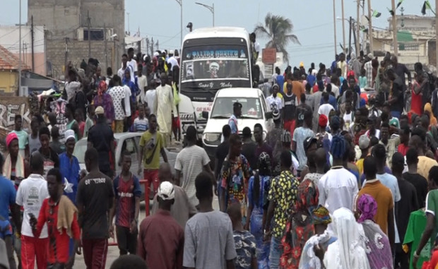 Vidéo -Magal 2 Rakaas :Des milliers de fidèles mourides se mobilisent à Saint Louis Vidéo -Magal 2 Rakaas :Des milliers de fidèles mourides se mobilisent à Saint Louis