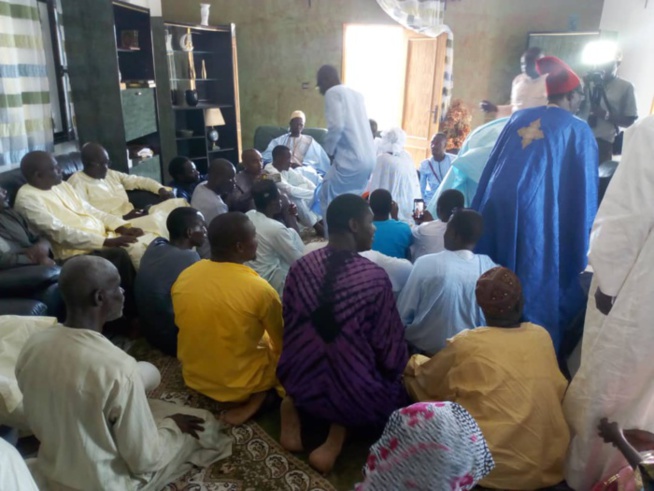 Magal des 2 rakkas: les Wade envoient une forte délégation à Saint- Louis (images) Magal des 2 rakkas: les Wade envoient une forte délégation à Saint- Louis (images)