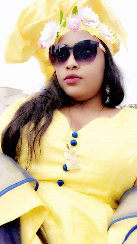 La chanteuse GuiGui toute ravissante en boubou traditionnel