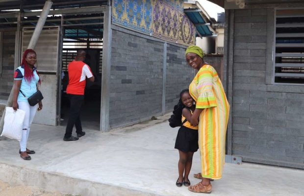 En Côte d’Ivoire, on construit des écoles en briques de plastique recyclé En Côte d’Ivoire, on construit des écoles en briques de plastique recyclé