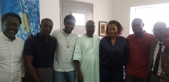 AFFAIRES:Waly Seck sur les traces de Youssou Ndour, sa premiére puce de téléphonie sera bientôt disponible avec le 75 AFFAIRES:Waly Seck sur les traces de Youssou Ndour, sa premiére puce de téléphonie sera bientôt disponible avec le 75