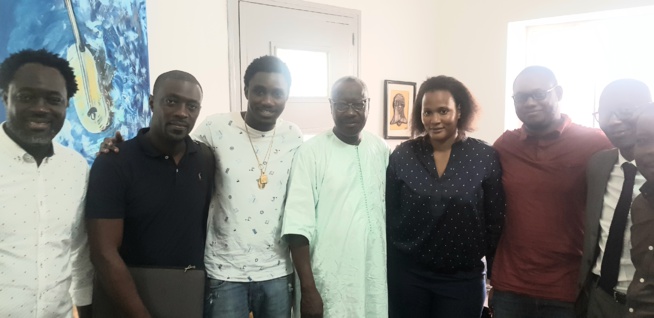 AFFAIRES:Waly Seck sur les traces de Youssou Ndour, sa premiére puce de téléphonie sera bientôt disponible avec le 75 AFFAIRES:Waly Seck sur les traces de Youssou Ndour, sa premiére puce de téléphonie sera bientôt disponible avec le 75