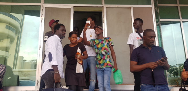 AFFAIRES:Waly Seck sur les traces de Youssou Ndour, sa premiére puce de téléphonie sera bientôt disponible avec le 75 AFFAIRES:Waly Seck sur les traces de Youssou Ndour, sa premiére puce de téléphonie sera bientôt disponible avec le 75