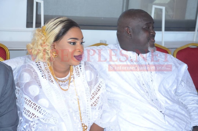 BAPTÉME: Le producteur Mbacké Dioum heureux avec son épouse. BAPTÉME: Le producteur Mbacké Dioum heureux avec son épouse.