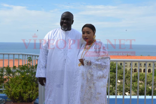 BAPTÉME: Le producteur Mbacké Dioum heureux avec son épouse. BAPTÉME: Le producteur Mbacké Dioum heureux avec son épouse.