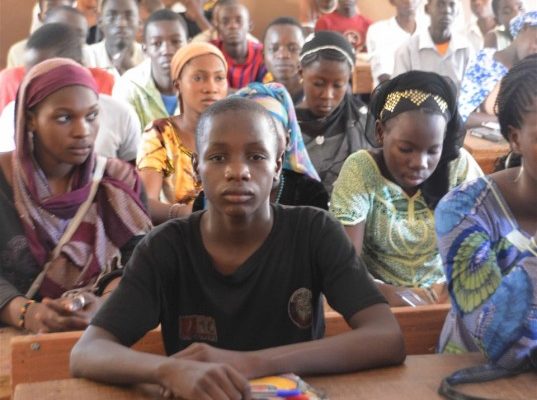 Une écolière s’est suicidée après avoir été humiliée en classe pour avoir eu ses règles et avoir taché son Une écolière s’est suicidée après avoir été humiliée en classe pour avoir eu ses règles et avoir taché son