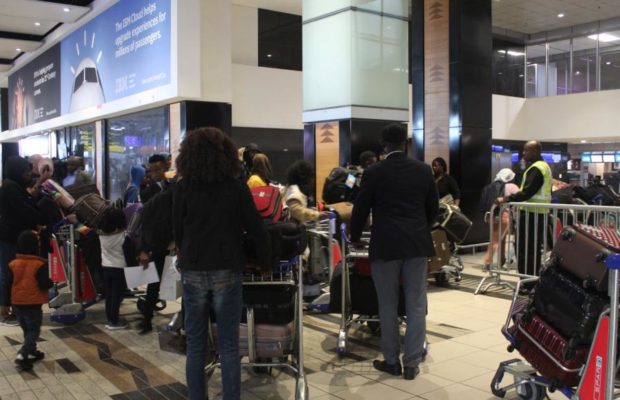 Violences xénophobes en Afrique du Sud: la colère des Nigérians sur le départ, Un avion affrété par un riche homme d’affaires nigérian Violences xénophobes en Afrique du Sud: la colère des Nigérians sur le départ, Un avion affrété par un riche homme d’affaires nigérian