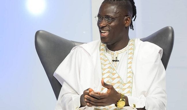 Clavaire à Rebeus: Kara Mbodj au chevet des détenus , un geste noble de l’international sénégalais (vidéo) Clavaire à Rebeus: Kara Mbodj au chevet des détenus , un geste noble de l’international sénégalais (vidéo)