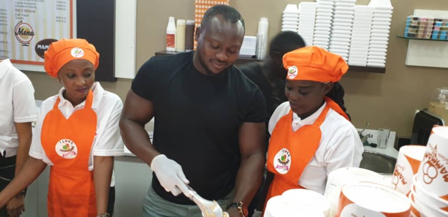 Modou Lo chez le N°1 du Glacier mondial MAMMAMIA est désormais disponible chez Katia en face station Shell de Ngor aux Almadies